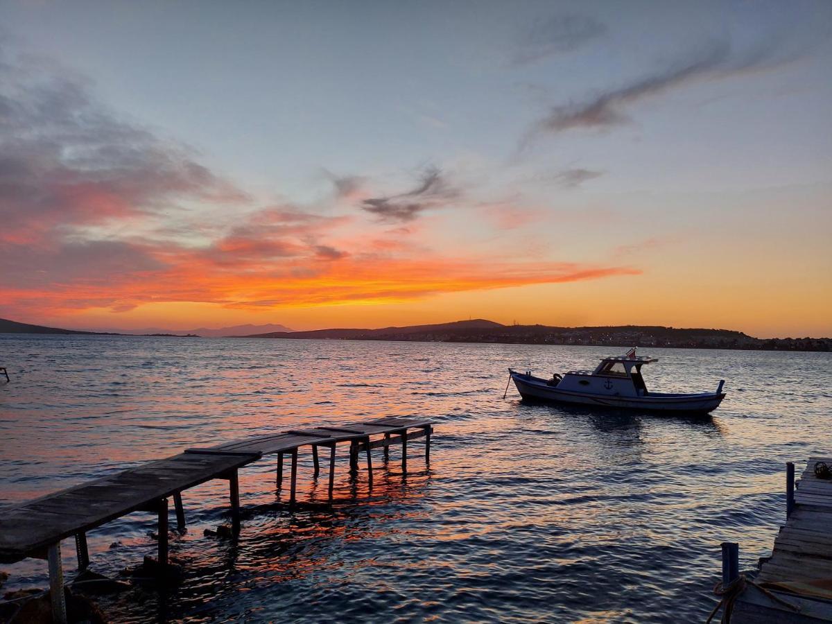Celil Pansiyon Айвалык Экстерьер фото